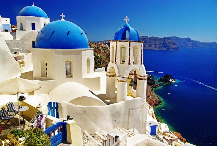 C:\Users\Esy\Desktop\Greece\greece-santorini-blue-roof-churches-and-mediterranean.jpg