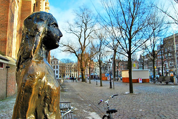 C:\Users\Esy\Desktop\Netherlands\netherlands-amsterdam-anne-frank-statue.jpg