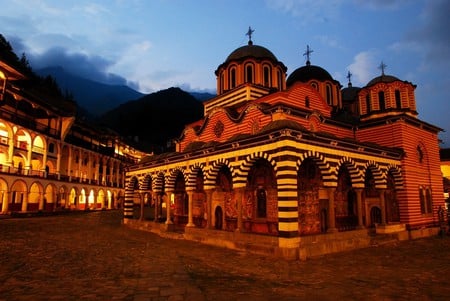 C:\Users\Esy\Desktop\Bulgaria\rila-monastery-676748_1280-1.jpg