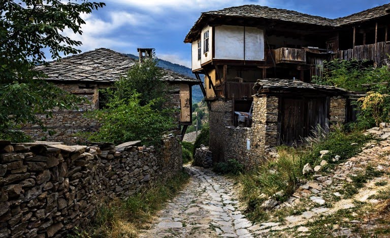 C:\Users\Esy\Desktop\Bulgaria\villages-to-visit-in-bulgaria-kovachevitsa.jpg