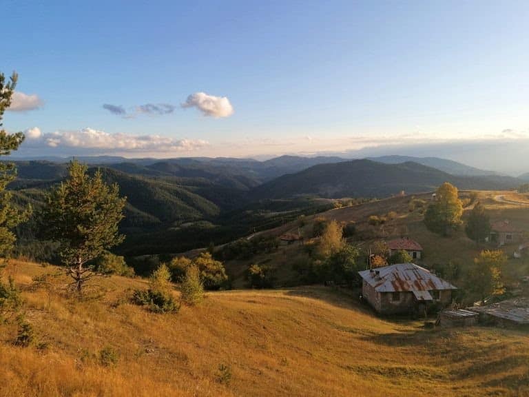 C:\Users\Esy\Desktop\Bulgaria\villages-to-visit-in-bulgaria-ortsevo-rhodopes-mountain-scaled.jpg
