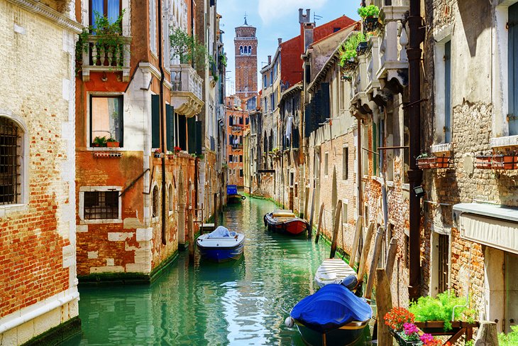 C:\Users\Esy\Desktop\Italy\italy-best-places-to-visit-venice-canal.jpg