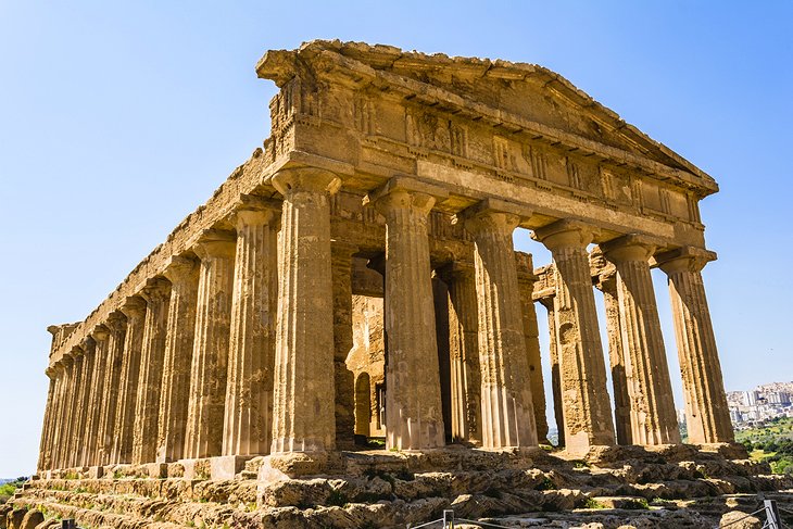 C:\Users\Esy\Desktop\Italy\Italy-best-places-to-visit-sicily-agrigento-temple.jpg