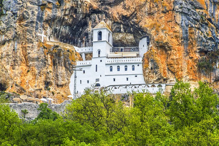 C:\Users\Esy\Desktop\n\montenegro-top-things-to-do-ostrog-monastery.jpg