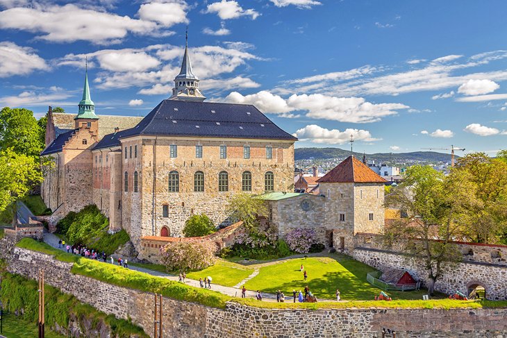 C:\Users\Esy\Desktop\Norway\norway-attractions-akershus-fortress.jpg