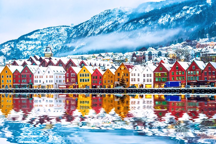 C:\Users\Esy\Desktop\Norway\norway-attractions-bryggen-hanseatic-wharf.jpg