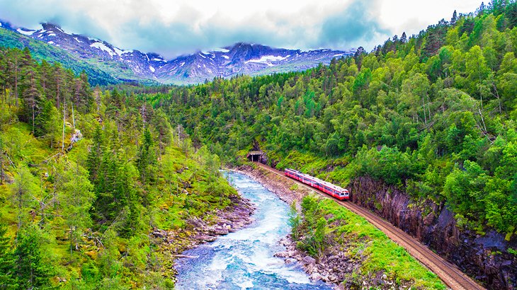C:\Users\Esy\Desktop\Norway\norway-attractions-scenic-rail-routes.jpg