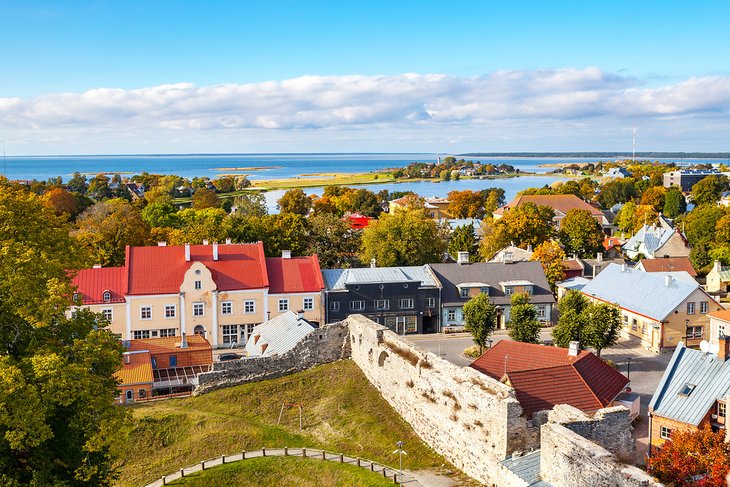 C:\Users\Esy\Desktop\Estonia\estonia-top-attractions-things-to-do-haapsalu-old-town.jpg