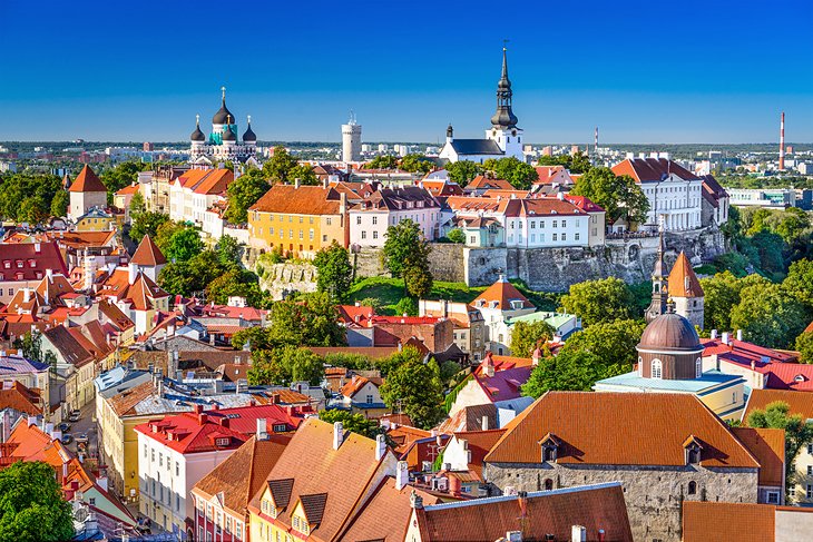 C:\Users\Esy\Desktop\Estonia\estonia-top-attractions-tour-tallinns-old-town.jpg